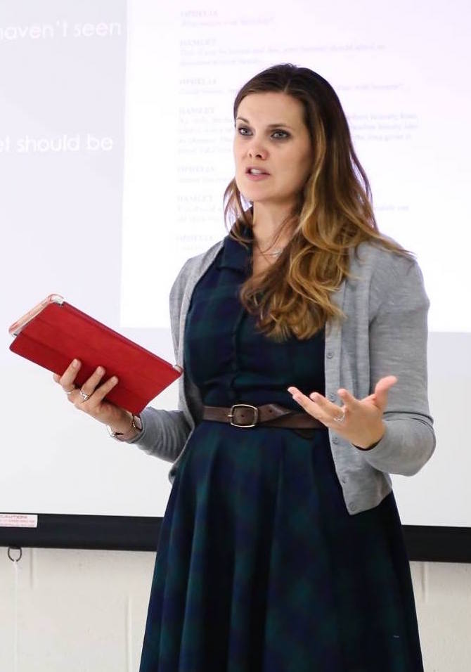 Hadley Kamminga-Peck presenting at StateraConIII. (Photo by Malloree Delayne Hill)
