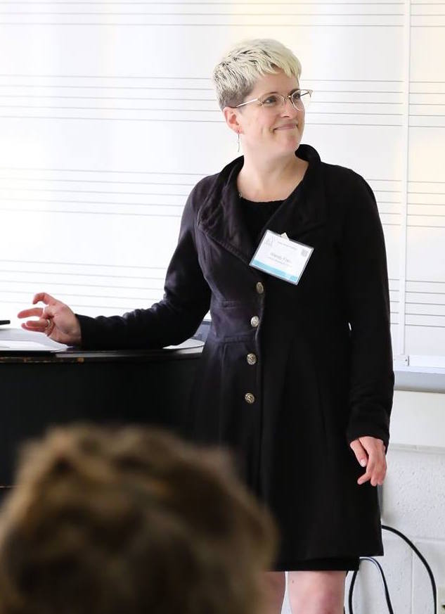 Wendy Franz presenting at StateraConIII. (Photo by Malloree Delayne Hill)
